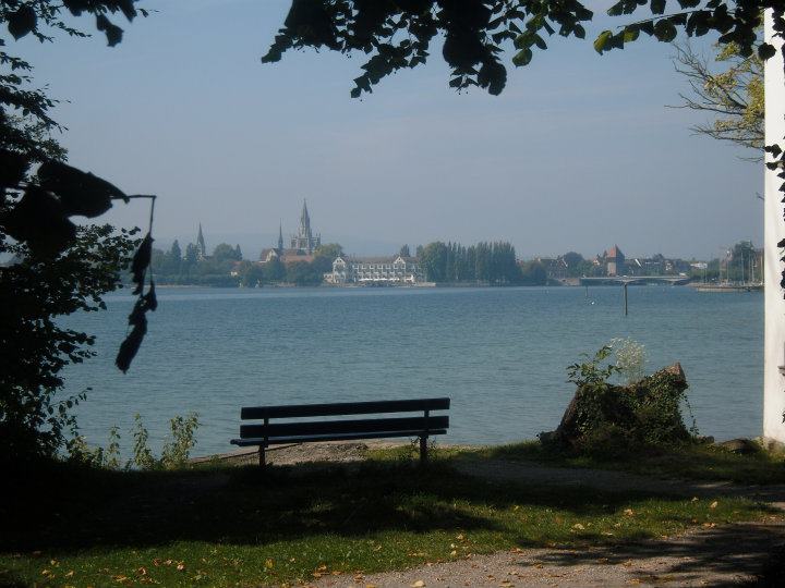 Die Welt in 50 Worten, Konstanz